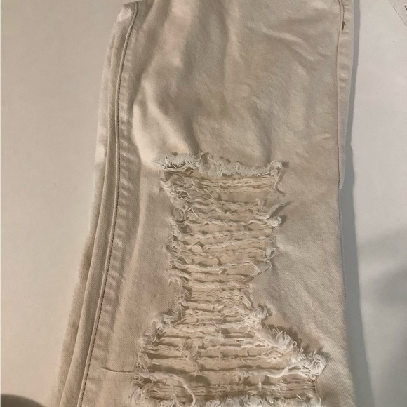 S.O.N.G. Size 7/28 Street Low Rise Jean With Rips Cream Jean. Preloved - Picture 8 of 8